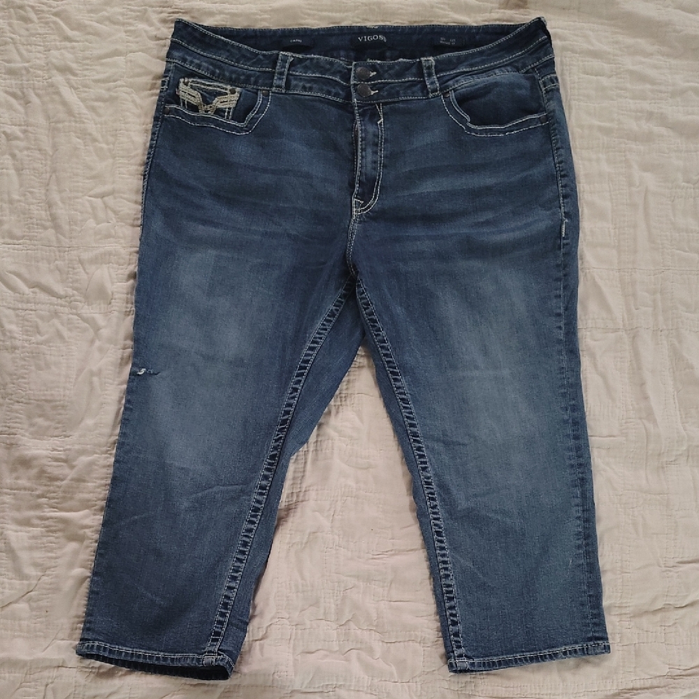 Vigoss Medium Blue Denim Capri Pants